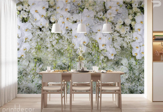 Стена от бели рози и орхидеи
